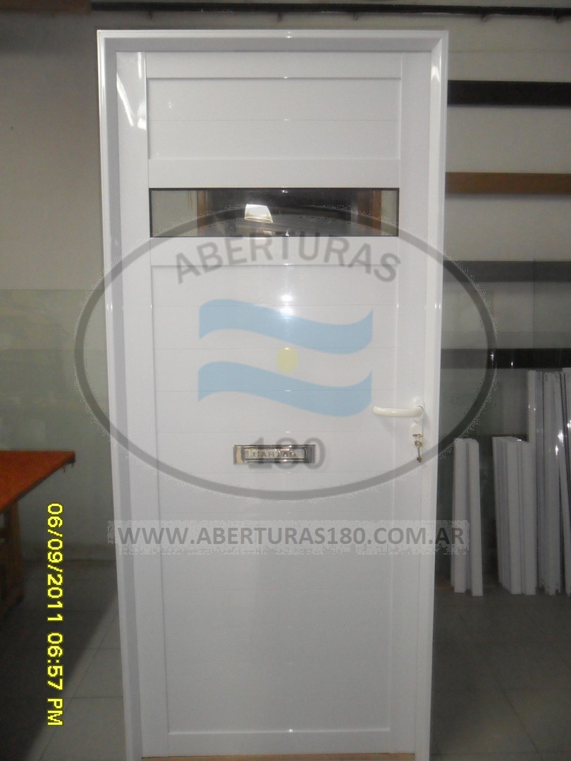 Puerta aluminio 36 con vidrio espejado con buzn.