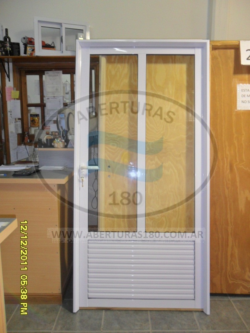 Puerta aluminio 1 mts de ancho.