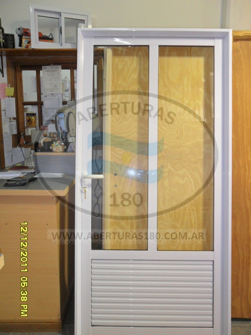 Puerta aluminio 1 mts de ancho.