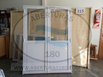 Portn de aluminio.
