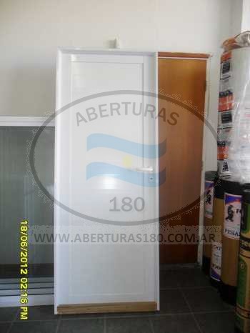 Puerta aluminio 36 con vidrio espejado con buzn.
