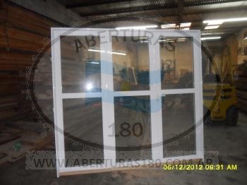 Puerta aluminio 36 con vidrio espejado con buzn.