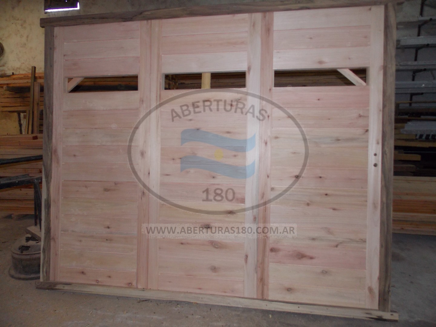 Portn en saligna con marco en madera semi dura M.H.