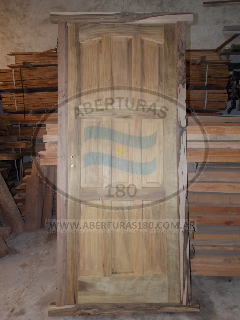 Puerta en laurel cuarto punto 9 tableros.