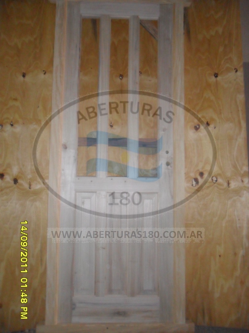 Puerta lamo 3 tableros 3 vidrios.