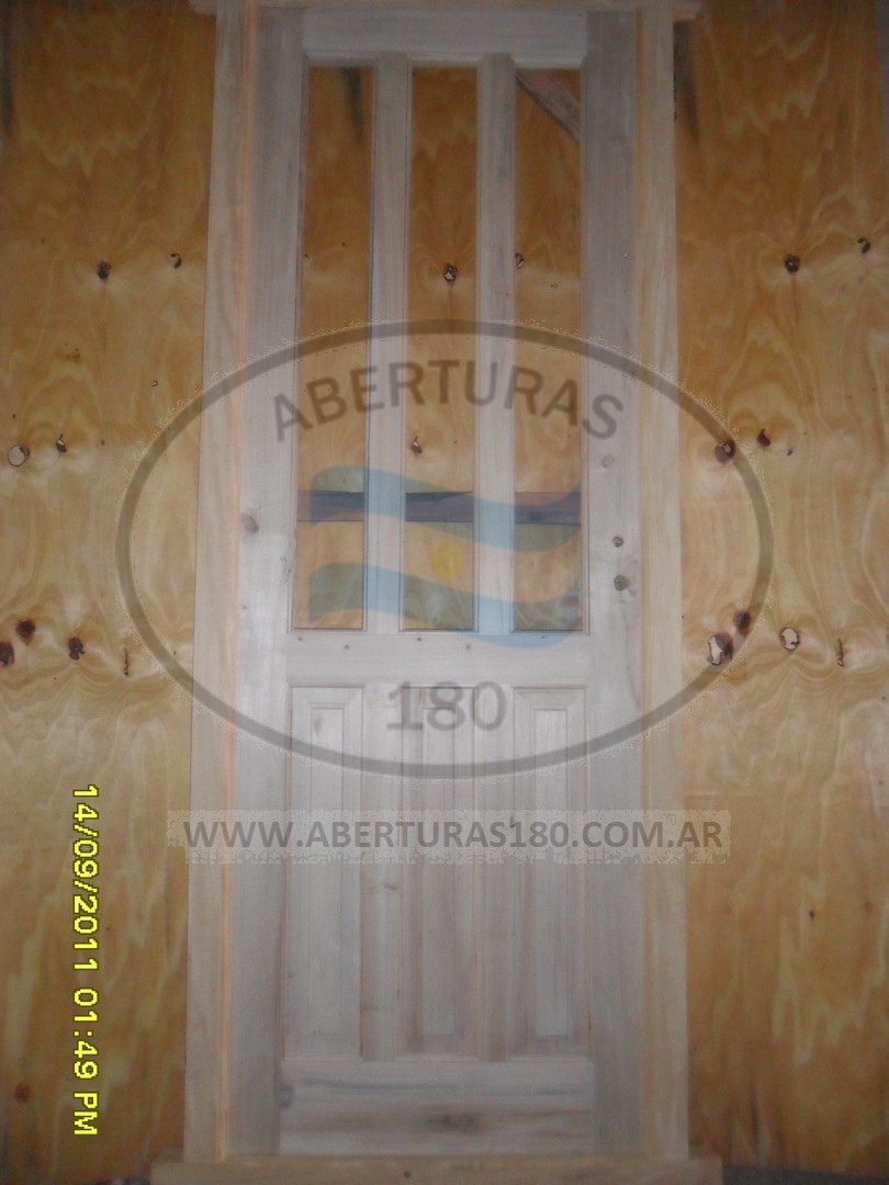 Puerta lamo 3 tableros 3 vidrios.
