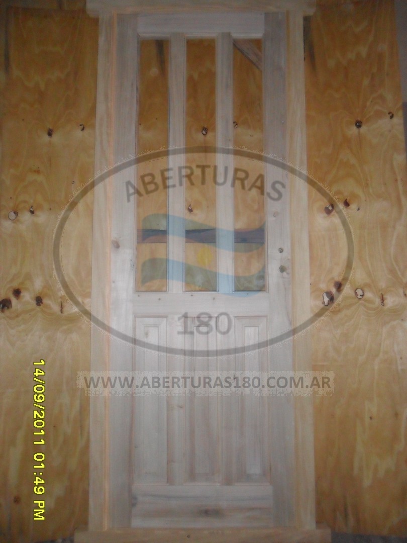 Puerta lamo 3 tableros 3 vidrios.