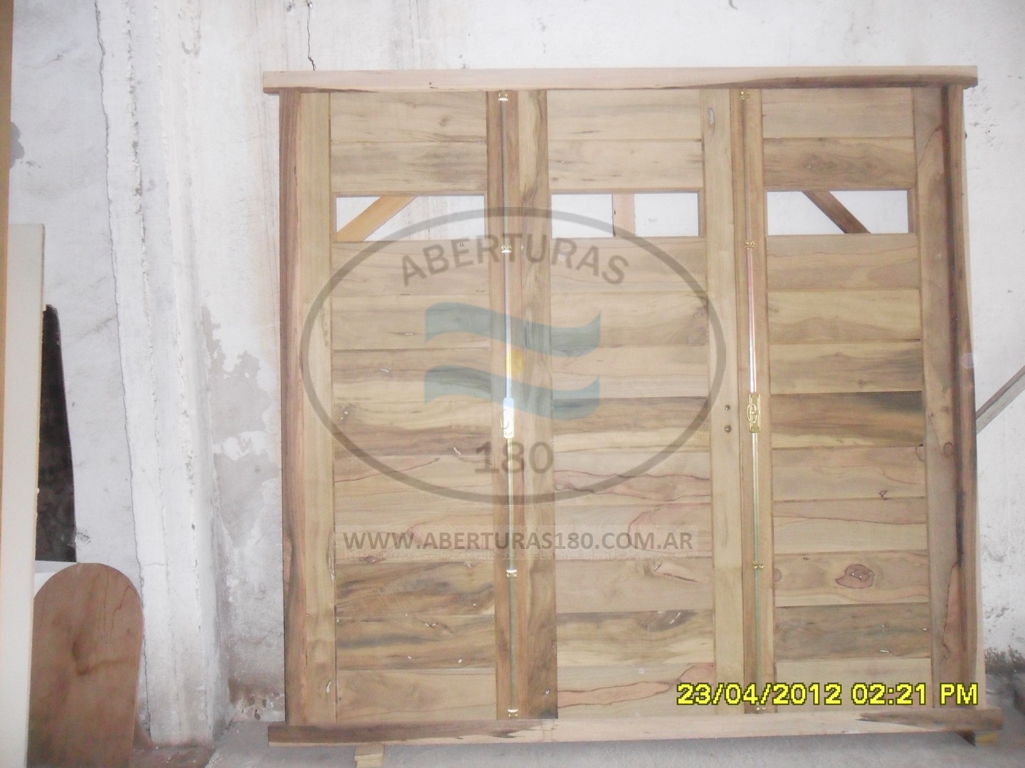 Portn de abrir machimbre horizontal laurel.