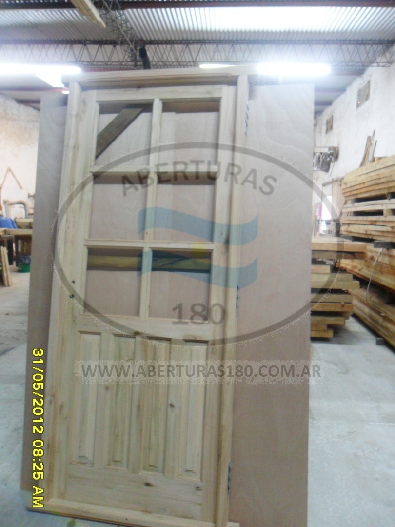 Puerta 0.80 x 2.00 4 tableros V.R en saligna.