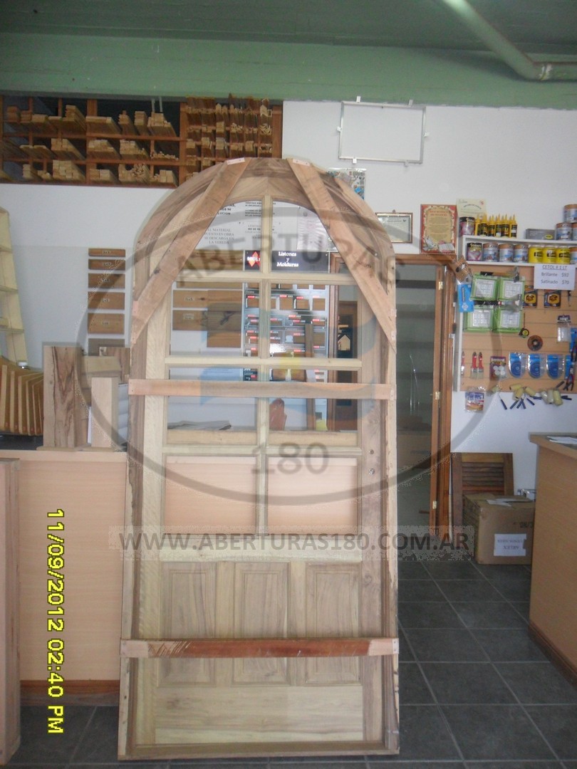 Puerta medio punto externo tableros y V.R.