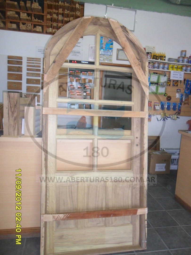 Puerta medio punto externo tableros y V.R.