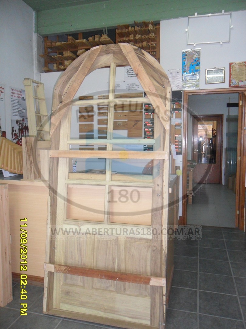 Puerta medio punto externo tableros y V.R.