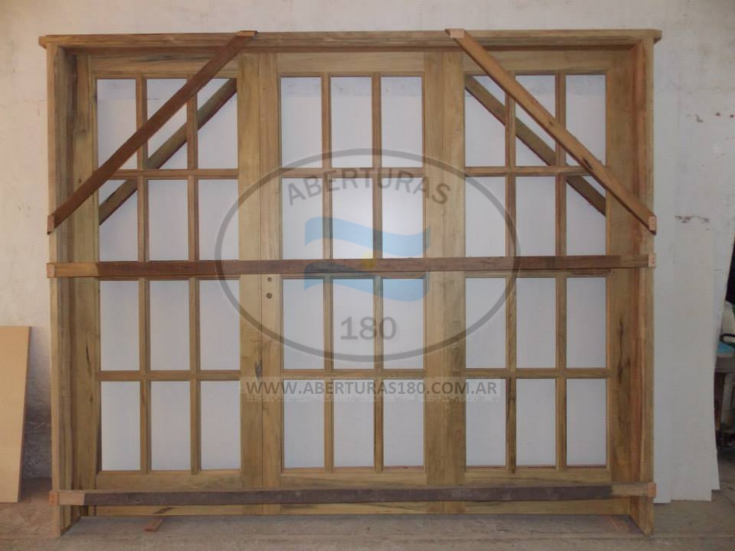 Puerta balcon 2.40 x 2.00 VR, marco mad. dura, hojas e/laurel.
