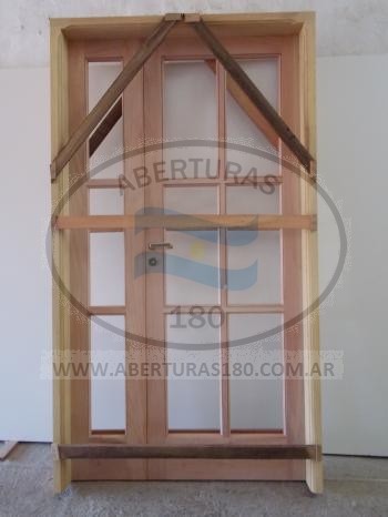 Puerta marco M.D 15 60 o 70 hoja cedro c/ vidrio para bao.