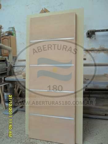 Puerta machimbre horizontal marcos fijos lateral.
