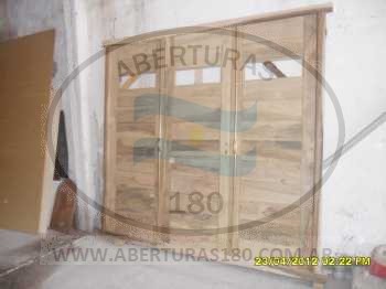 Puerta machimbre horizontal en lamo.