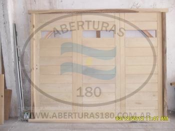 Puerta lamo 3 tableros 3 vidrios.