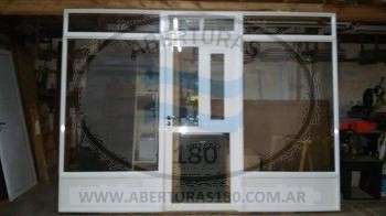 Abertura linea herrero 2.40 X 0.90 c/ventana corrediza 2.40 x 0.45 vidrio comn y pao fijo c/vidrio fantasa. 
