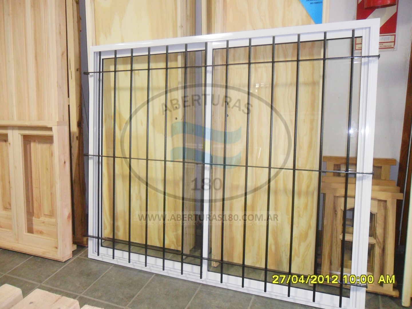 Ventanas de aluminio con rejas 1.80 x 1.50.