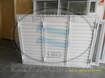Ventana de aluminio de 1.20 x 0.90.