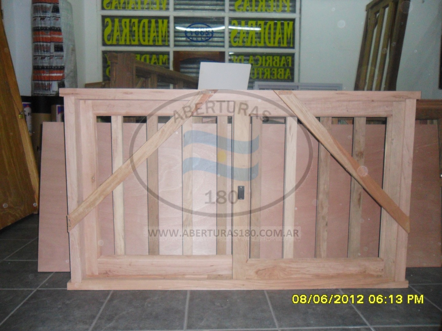 Ventana 1.50 x 1.00 corrediza con barrotes V.E.